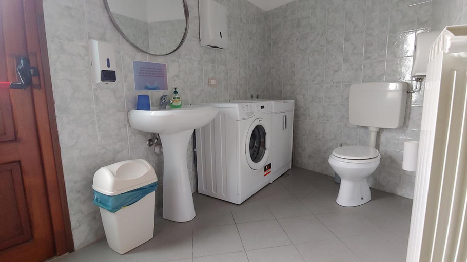 Bathroom 4, Ostello Val Grande, Verbano-Cusio-Ossola
