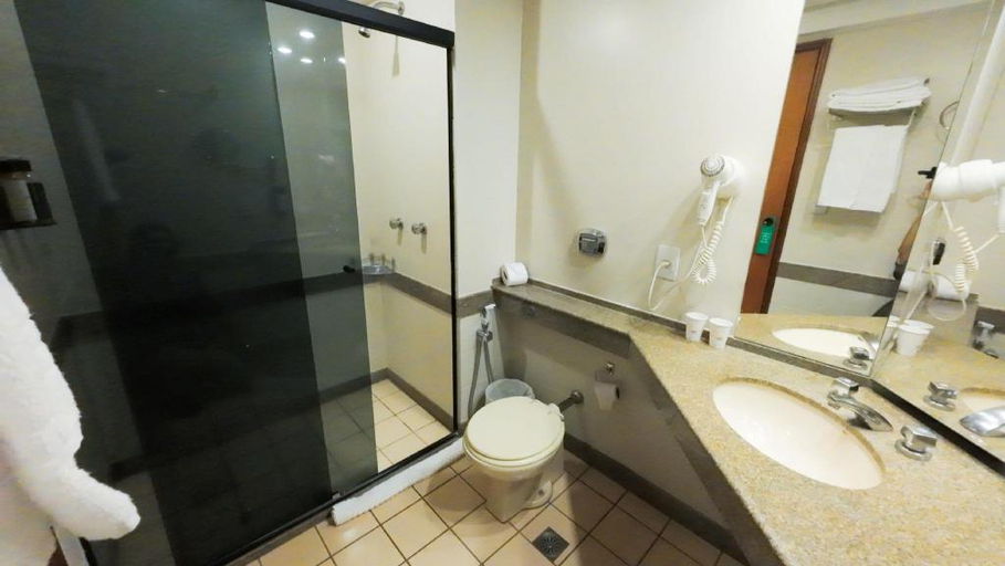 Bathroom 4, Hotel Golden Tulip Goiania Address, Goiania