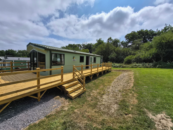 Primary image, Cabin - Sleeps 6 - Outdoor Pool and Parking, Ceredigion