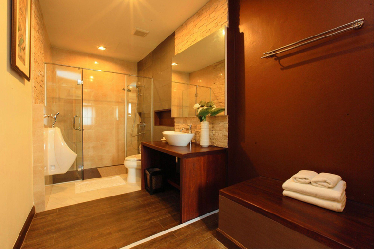 Bathroom 4, Wungnoy Hotel, Hat Yai