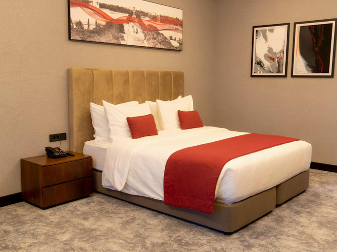 Bedroom 1, Ramada Hotel & Suites by Wyndham Erbil 32 Park, Arbil