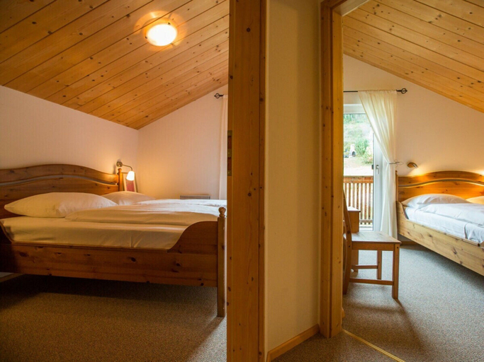 Room 1, Cabin in Annaberg With Swimming Pool, Hallein
