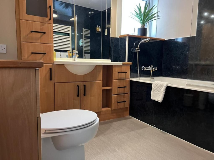 Bathroom 3, Loch Eyre Cottage, Highland