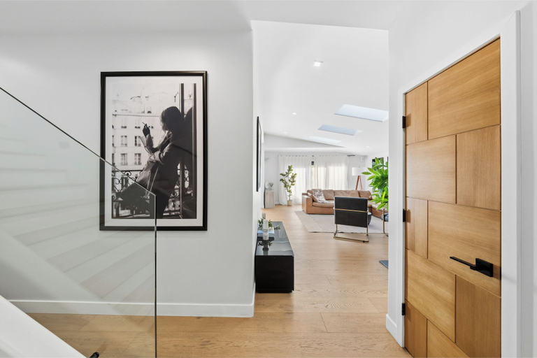 Living area 4, Farley Court, Los Angeles