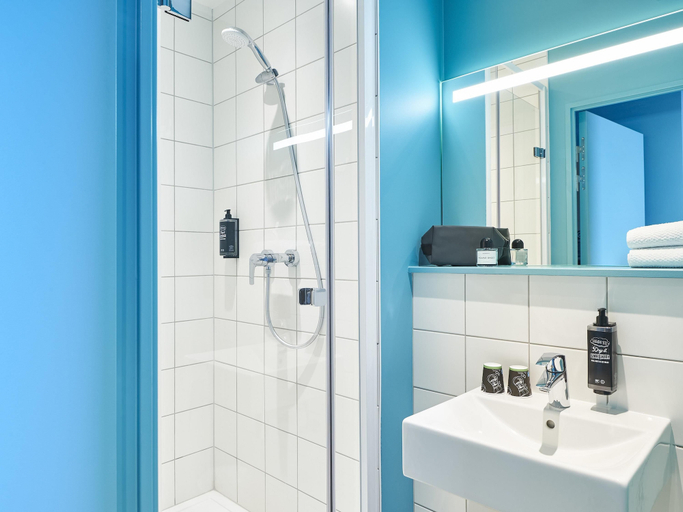Bathroom 4, ibis budget Nancy Laxou, Meurthe-et-Moselle