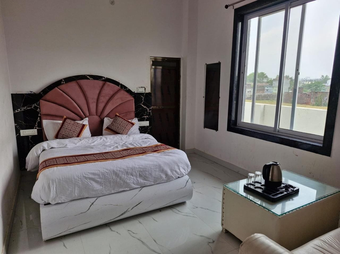 Room 3, Hotel Shivganga, Siddharth Nagar