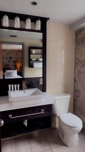 Bathroom 3, Hotel Louisbourg, Communauté-Urbaine-de-Québec