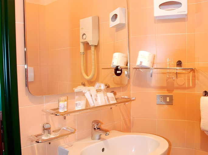 Bathroom 4, Hotel Oleggio Malpensa, Novara