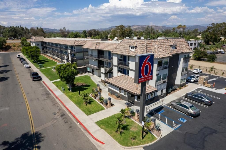 Exterior & Views 2, Motel 6 Escondido, San Diego