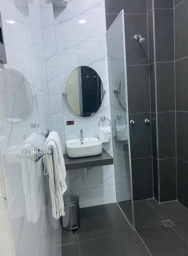 Bathroom 3, Prado hotel, Huaral