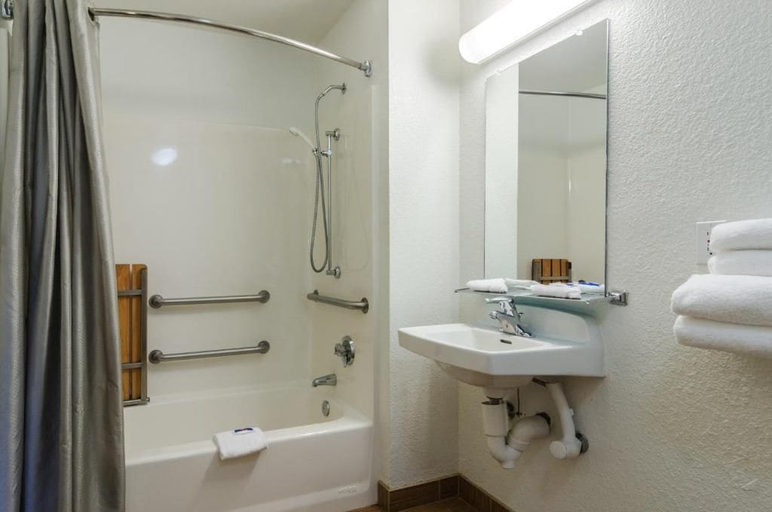 Bathroom 4, Motel 6 Seattle, WA - Sea-Tac Airport South, SeaTac