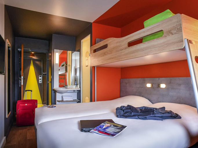 Bedroom 4, ibis budget Saint Lo, Manche
