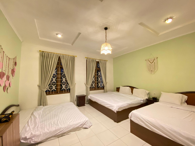 Room 2, Fatma Mountain Hills by Tamastu Villaz, Bogor