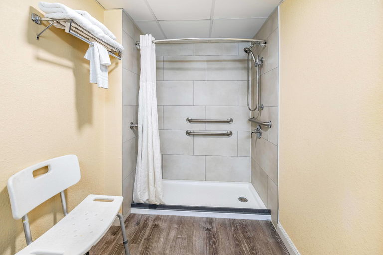 Bathroom 4, Baymont Inn & Suites Sevierville Pigeon Forge, Sevier