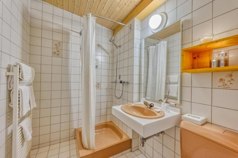 Bathroom 4, Hôtel Les Sources, Aigle