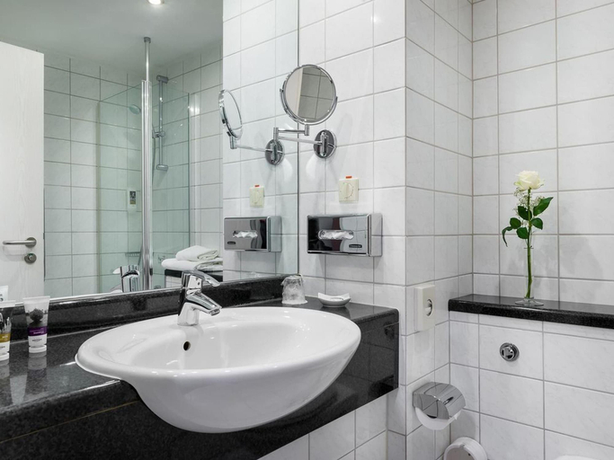 Bathroom 4, Mercure Hotel Ingolstadt, Ingolstadt