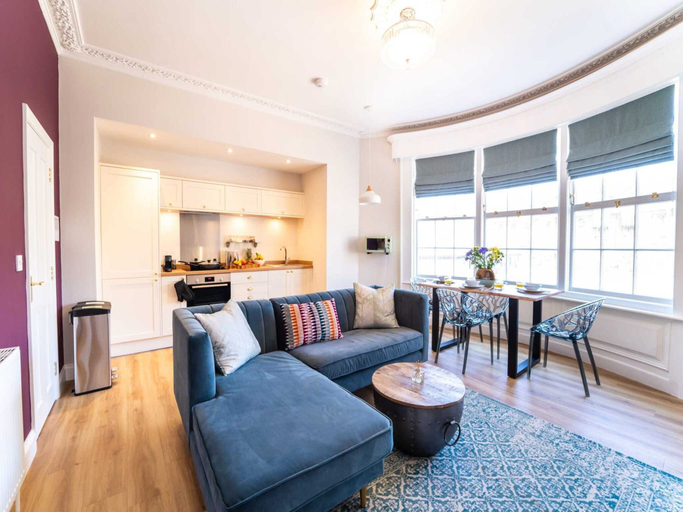 Living room 3, Nice Apartment With Lush Rooftop Terrace, Norfolk