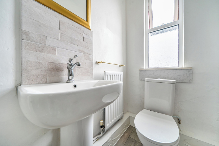 Bathroom 3, 2 Bed Flat - Sleeps 4 - Wifi - Carpark, Staffordshire