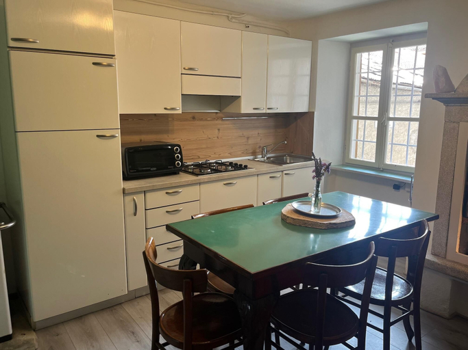 Private kitchen 2, Sorriso Berzo Apartment With Stunning Views, Brescia