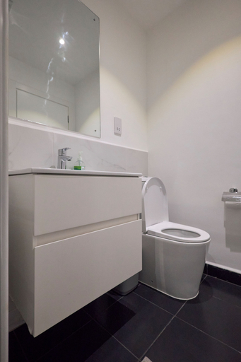 Bathroom 4, Peravi at Embassy Gardens, Accra