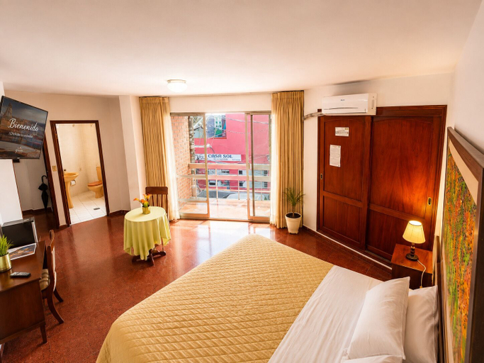 Room 4, Gran Hotel Mediterráneo, Andrés Ibáñez