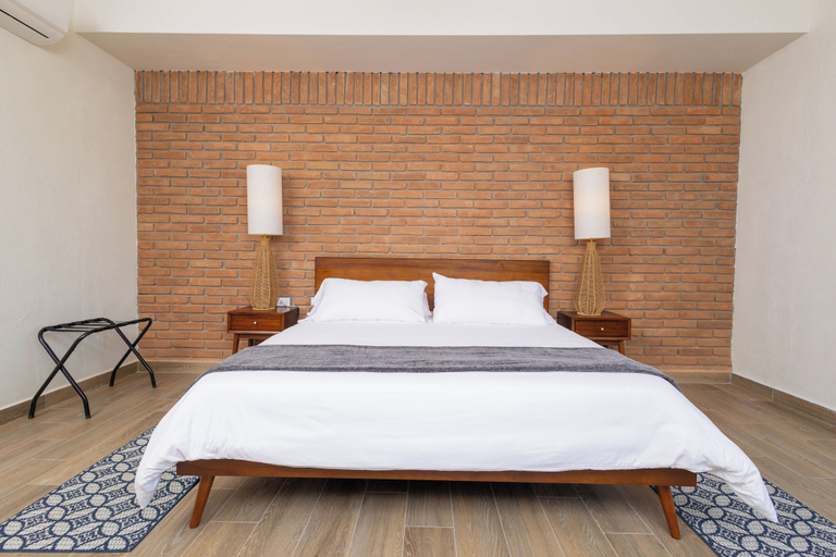 Room 5, Los Durmientes, Parras