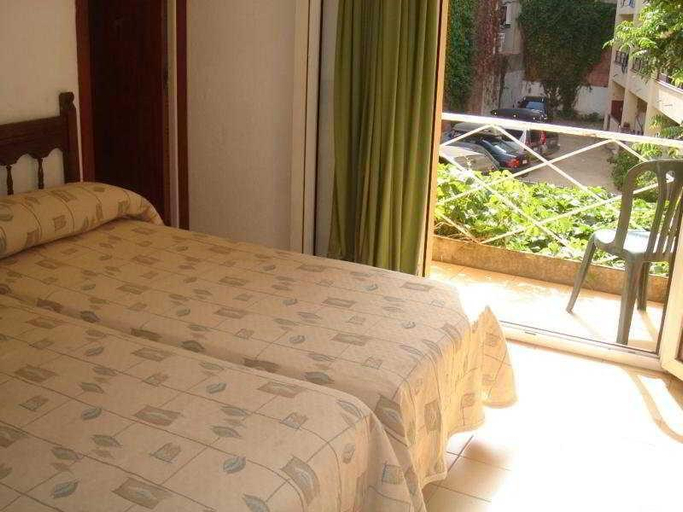 Bedroom 2, Hostal Lloret, Girona