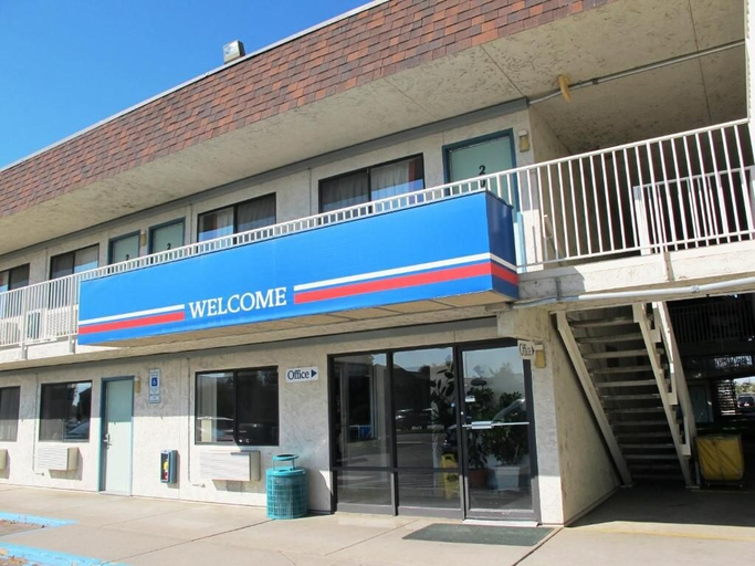 Exterior & Views 2, Motel 6 Ontario, Or, Malheur