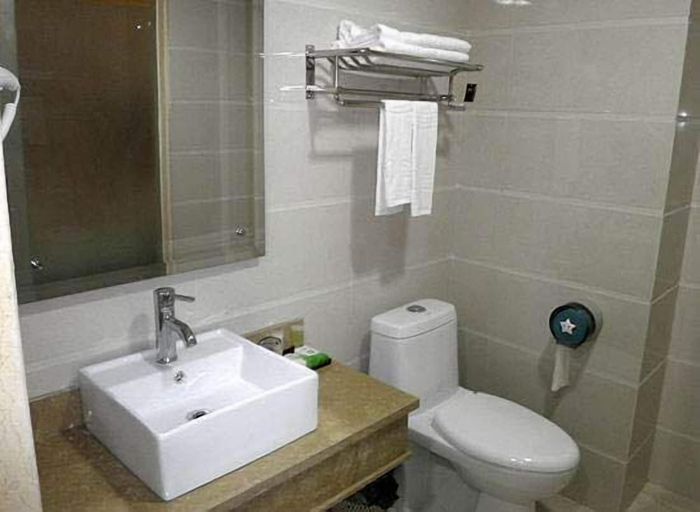 Bathroom, Huayun Business Hotel, Baoding