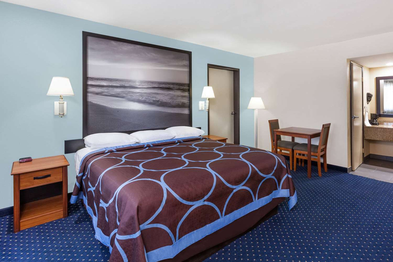 Bedroom 2, Super 8 by Wyndham El Cajon/San Diego, San Diego