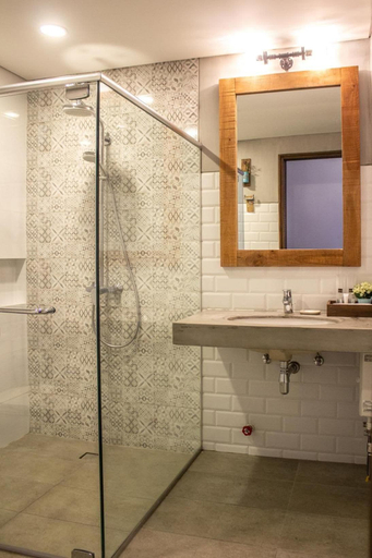 Bathroom 5, Royale Parc Hotel Tagaytay, Tagaytay City