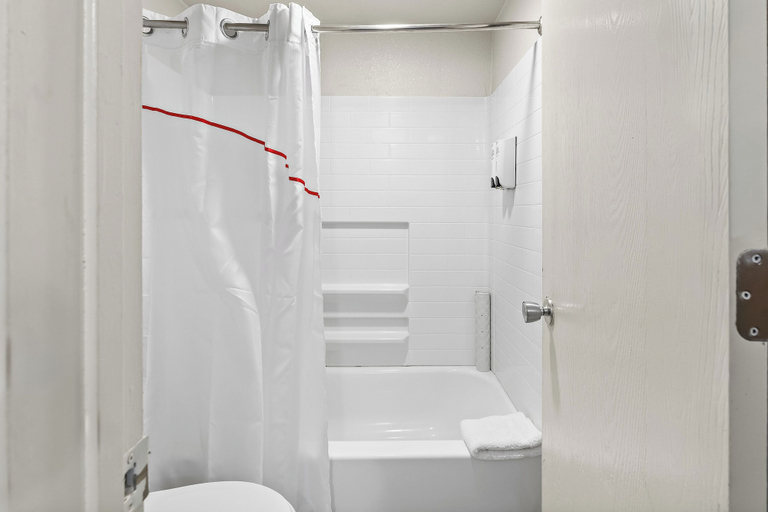 Bathroom 5, Red Roof Inn Tucson – Vail, Pima
