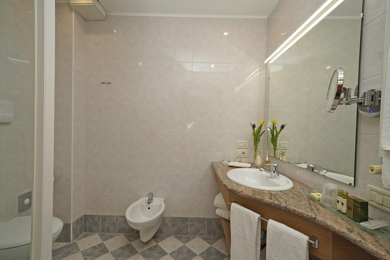 Bathroom 3, Hotel Vigna, Brescia