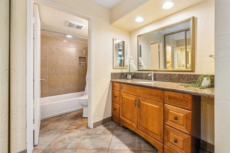 Interior 2, Ocean Views 1BR Lanai + AC + Pool-papakea K103, Maui