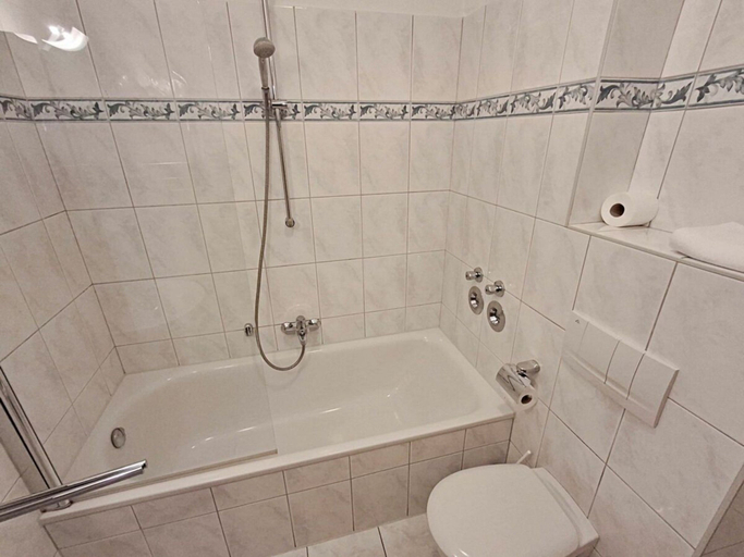 Bathroom 3, House by the spa Park, Vorpommern-Greifswald