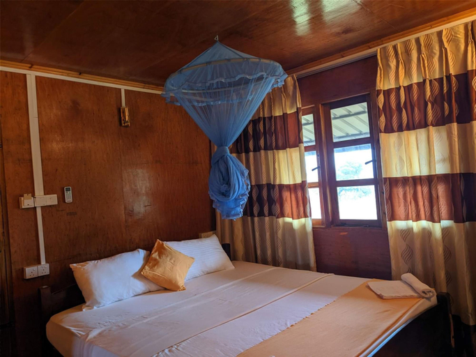 Bedroom 2, Sunntop Cabana, Trincomalee Town and Gravets