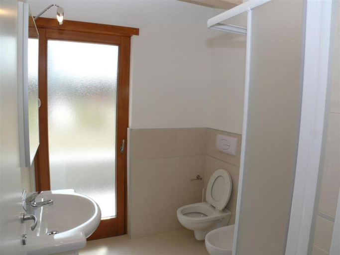 Bathroom 4, Four-room apartment in a two-storey villa-Bibione, Venezia