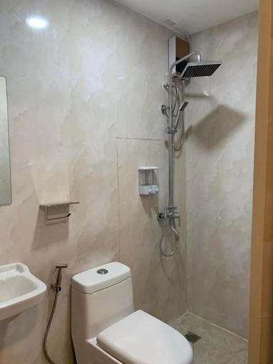 Bathroom 5, Maine City, Manila City