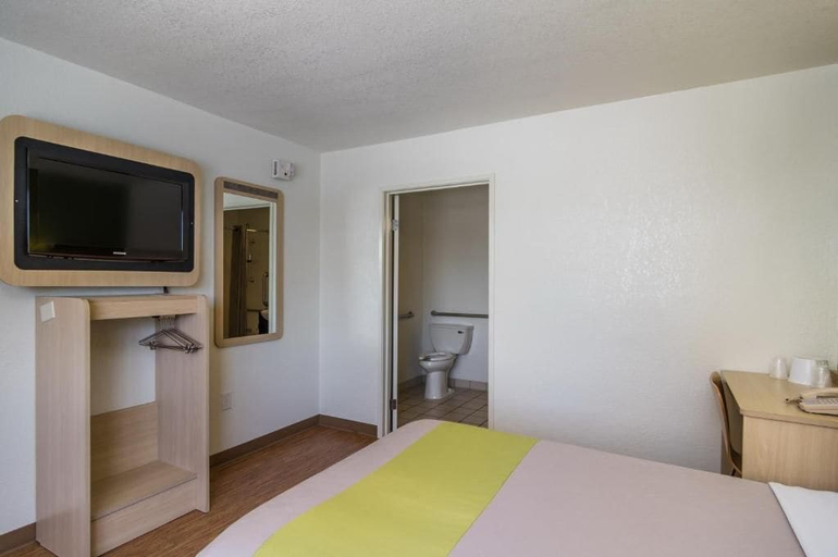 Bedroom 4, Motel 6 Bellmead, TX - Waco, McLennan
