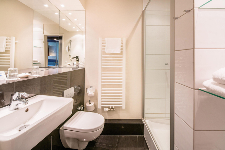 Bathroom 5, Best Western Hotel Hamburg International, Hamburg