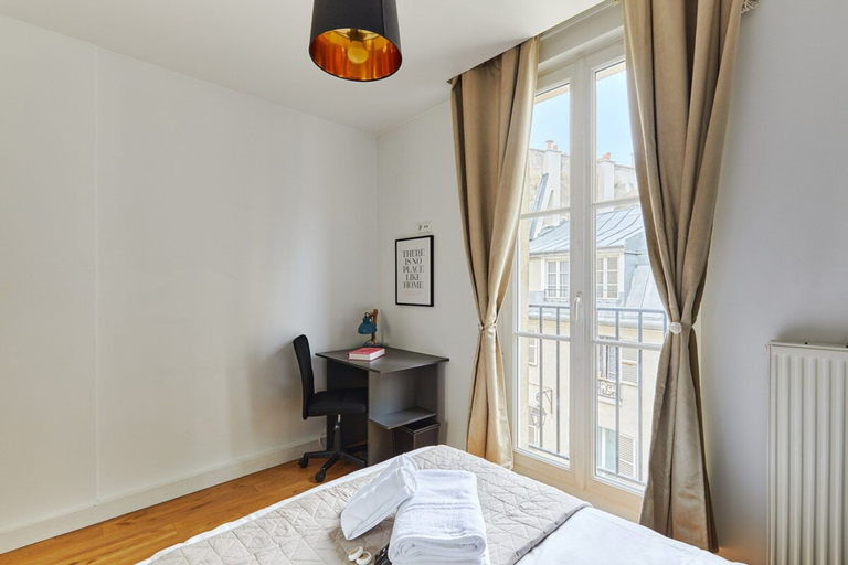 Room 3, Apartment Pantheon/saint Germain des Pres, Paris