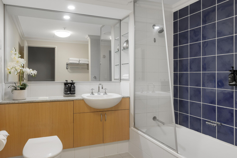 Bathroom 4, Oaks Perth Hotel, Perth