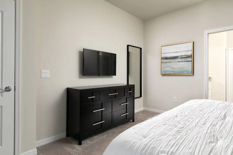 Interior 4, 5BR Near Parks w Themed Rooms, Pool @ Solterra, Polk