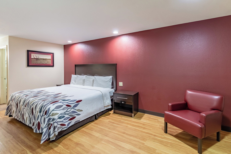 Bedroom 3, Red Roof Inn Buffalo, TX, Leon
