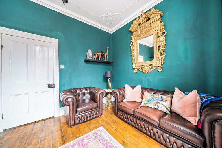 Interior 4, 2 Bed Flat - Sleeps 4 - Wifi - Carpark, Staffordshire