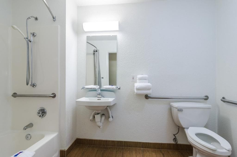 Bathroom 5, Motel 6 Seattle, WA - Sea-Tac Airport South, SeaTac