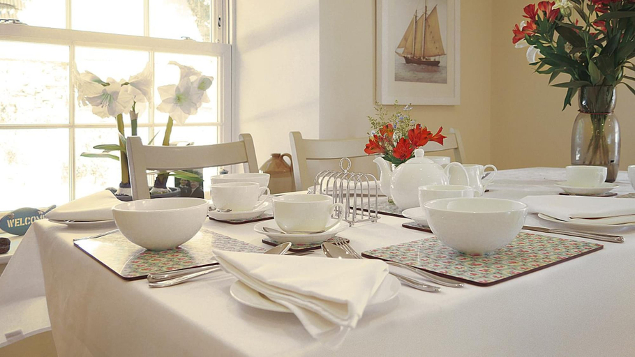 Food & Drinks 5, Caroe Farmhouse, Cornwall