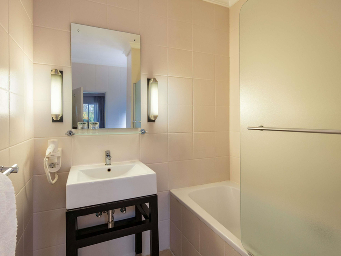 Bathroom, Mercure Hotel Windhoek, Windhoek West