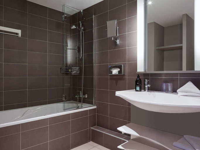 Bathroom 3, Aparthotel Adagio Aix en Provence Centre, Bouches-du-Rhône