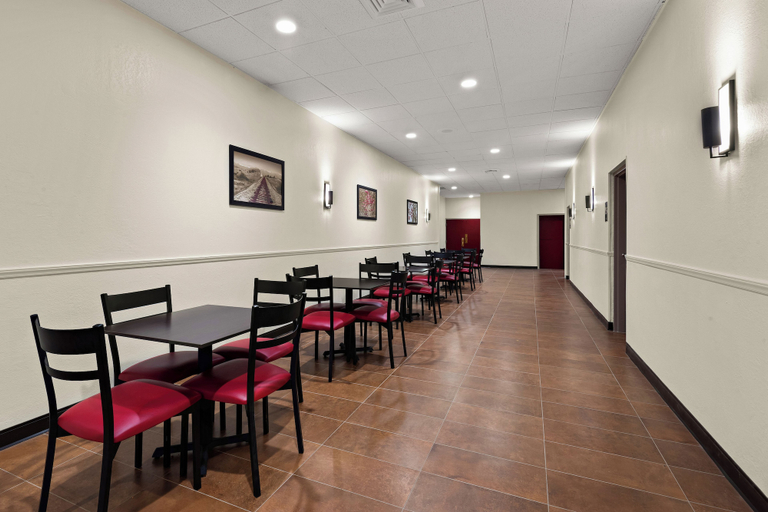 Food & Drinks 5, Red Roof Inn Norwich, Chenango